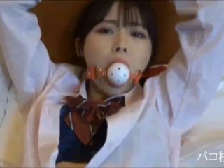 出租房3P开档黑丝美腿骚妹 轮番狂肏淫水直流